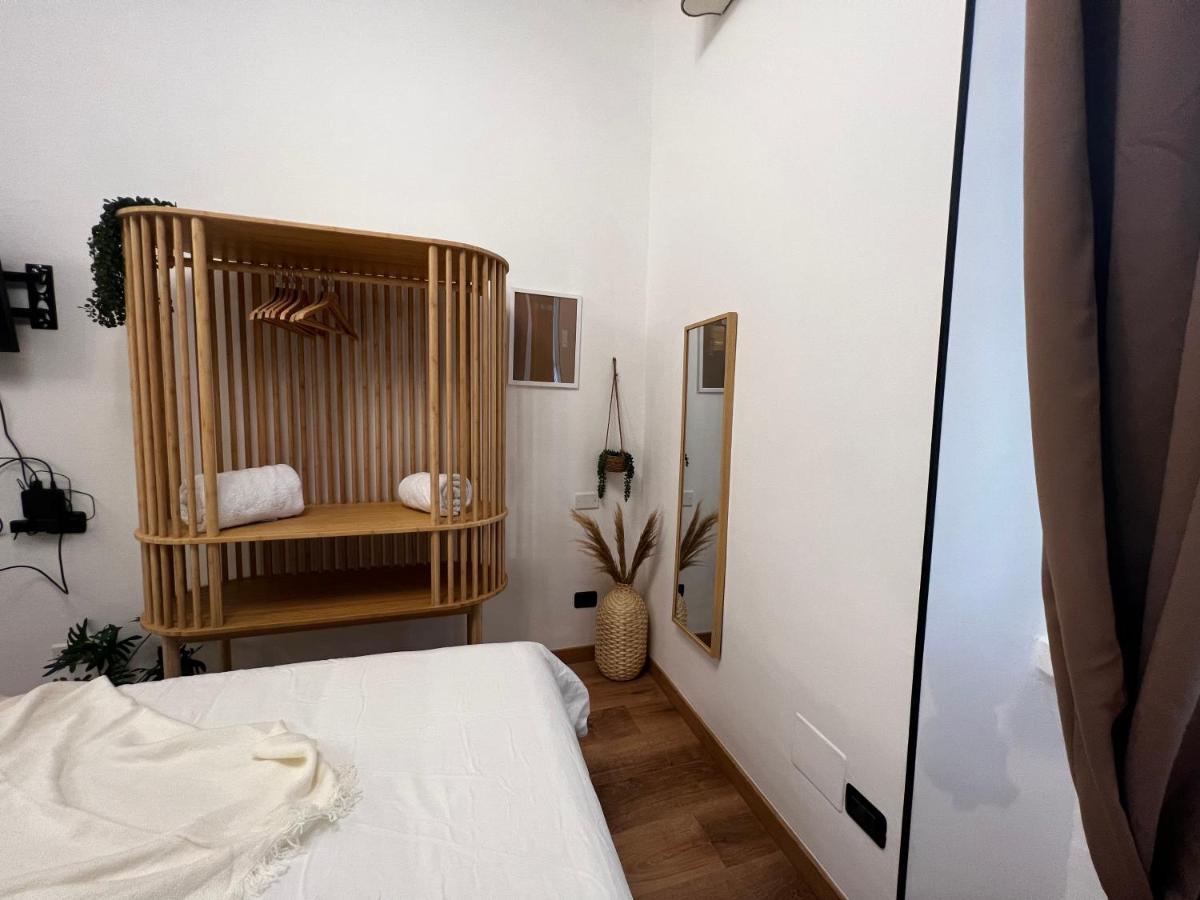 Regina Milano Ai Navigli - Sky Tv, Wifi And Breakfast Box 아파트 외부 사진