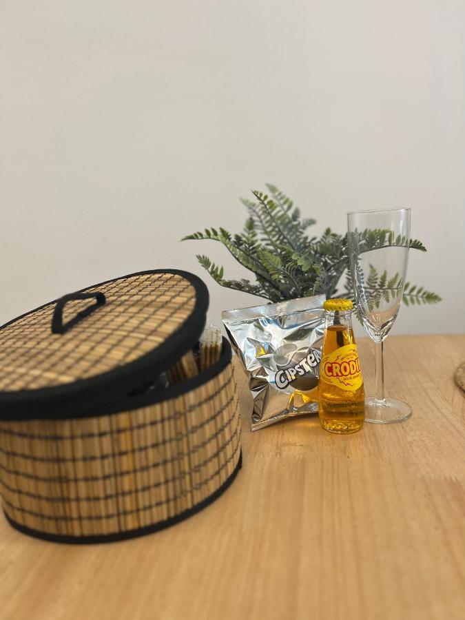 Regina Milano Ai Navigli - Sky Tv, Wifi And Breakfast Box 아파트 외부 사진